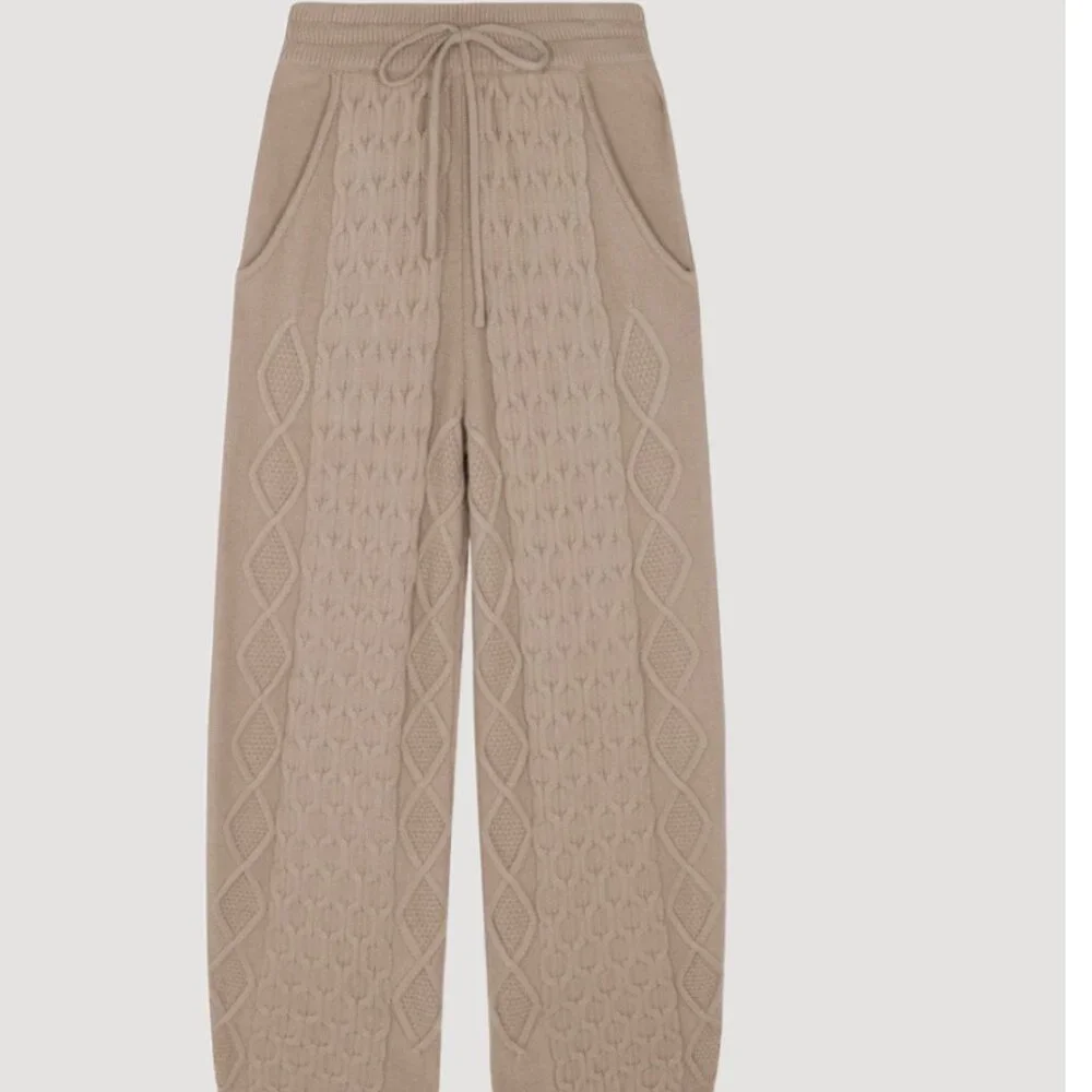 Ellandeem SET-  Annie Cable Knit Sweater & Annie Barrel Crop Knit Pant - Picture 2 of 6